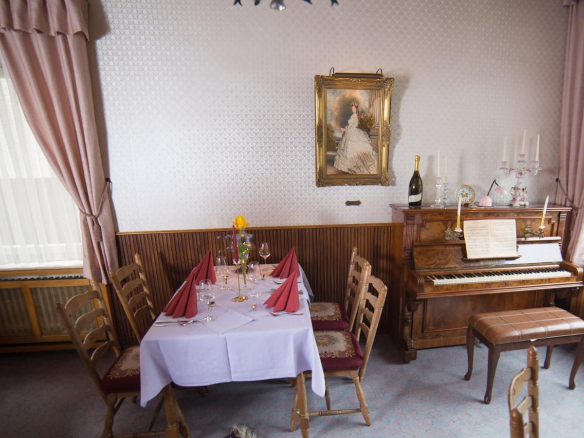 Hotel Zur Post - Burg An Der Mosel Luaran gambar